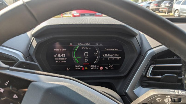 Audi Q4 e-tron тест драйв