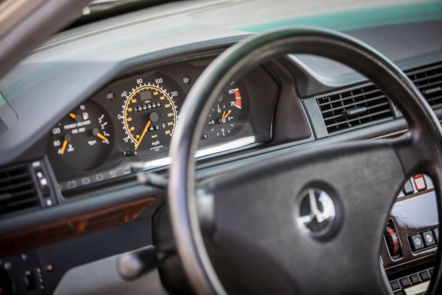  Mercedes-Benz 500E от 1991 г.-1 