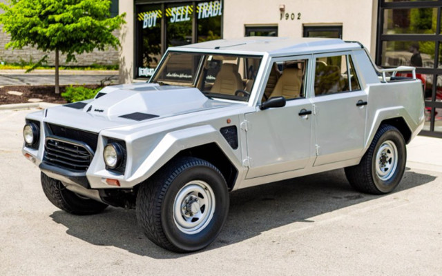 Lamborghini LM002