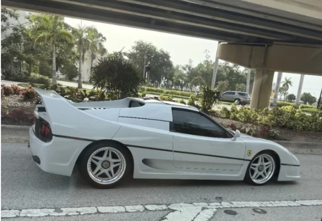 фалшиво Ferrari F50