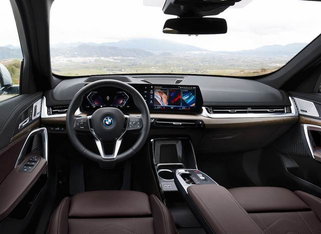 BMW-iX1-interior