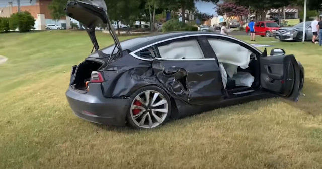 Tesla Model 3 - катастрофирал