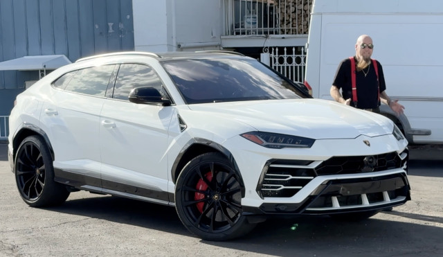 Lamborghini Urus смяна на акумулатор