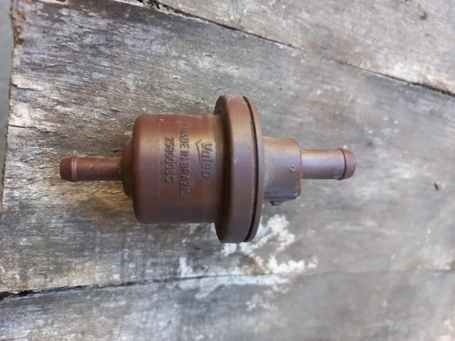 клапанът за бензинови пари