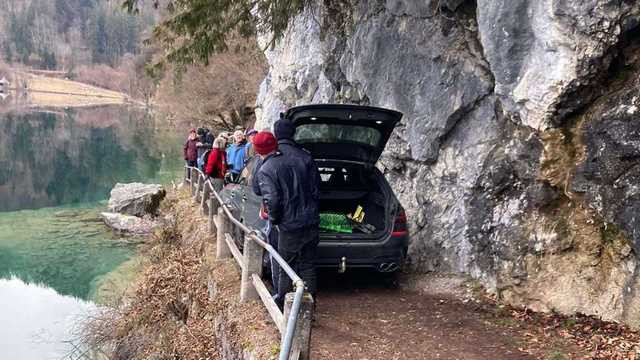 alpina-b3-touring-stuck-on-hiking-trail (2)