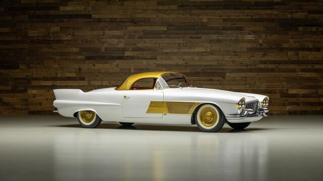 Позлатен Cadillac Elegante