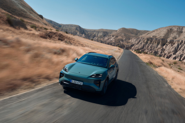 Porsche Cayenne Electric, тест драйв