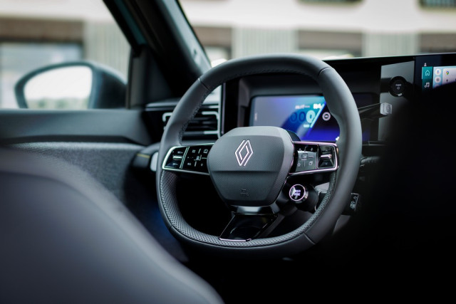 Renault 4 e-tech Electric, тест драйв
