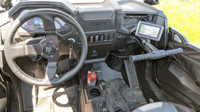 Land Rover Defender, Polaris RZR, тест драйв