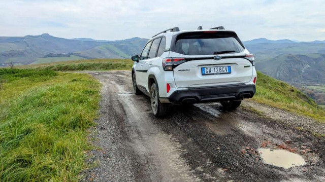Subaru Forester 2025, тест драйв