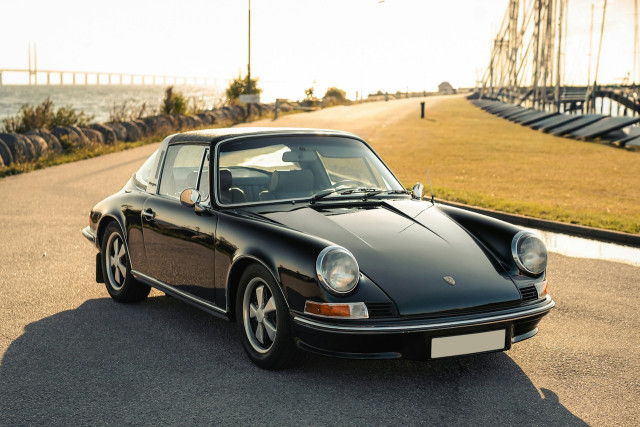 Porsche 911 Carrera (930)