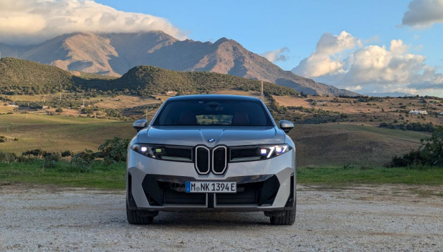 BMW iX3 50 xDrive, тест драйв