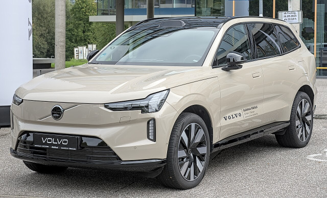 Volvo EX90 