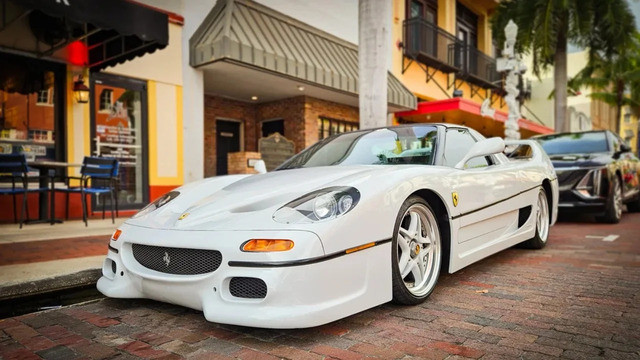 фалшиво Ferrari F50