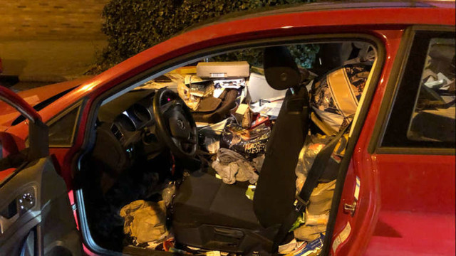 мръсен автомобил