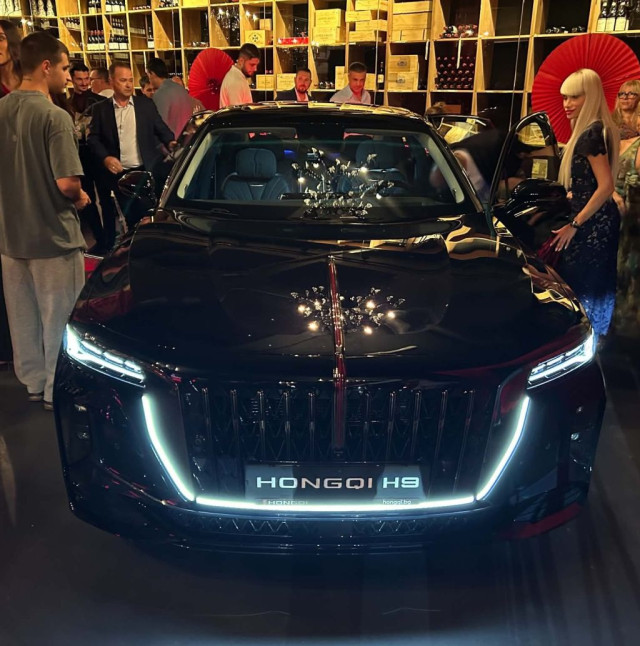 Hongqi, премиера, България
