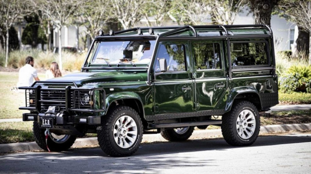 Land Rover Defender - Project Rowdy