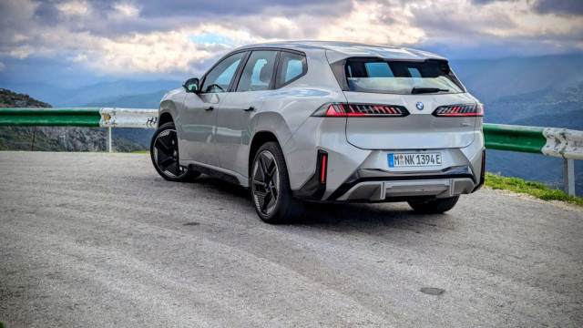 BMW iX3 50 xDrive, тест драйв