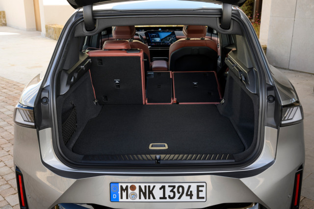 BMW iX3 50 xDrive, тест драйв