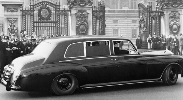 Rolls-Royce Black Badge Spectre, тест драйв, Джон Ленън, Phantom