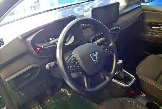 Dacia Sandero интериор