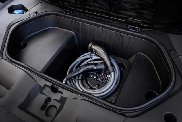 BMW iX3 50 xDrive, тест драйв