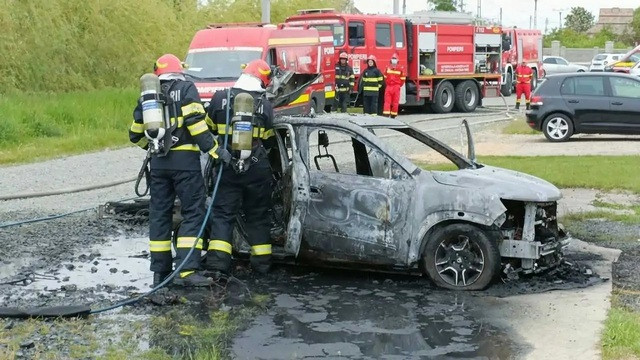dacia-spring-completely-burnt-down