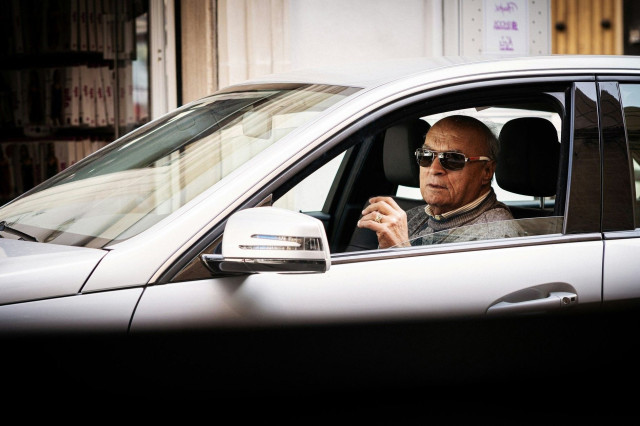 възрастни шофьори