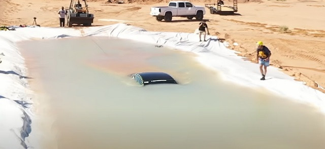 Tesla-Model-S-Plaid-под вода-1