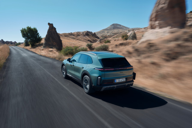 Porsche Cayenne Electric, тест драйв
