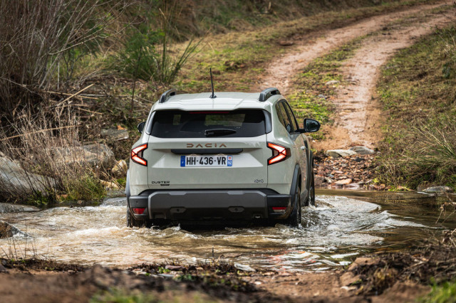 Dacia Duster Hybrid-G 150, 2026, тест драйв
