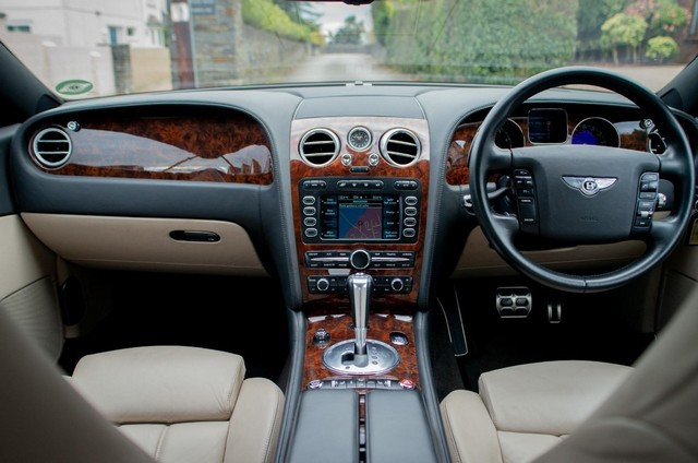 Bentley Continental GT на Елтън Джон-6