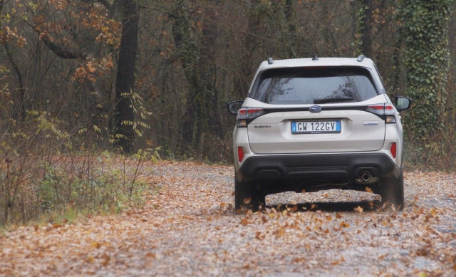 Subaru Forester 2025, тест драйв