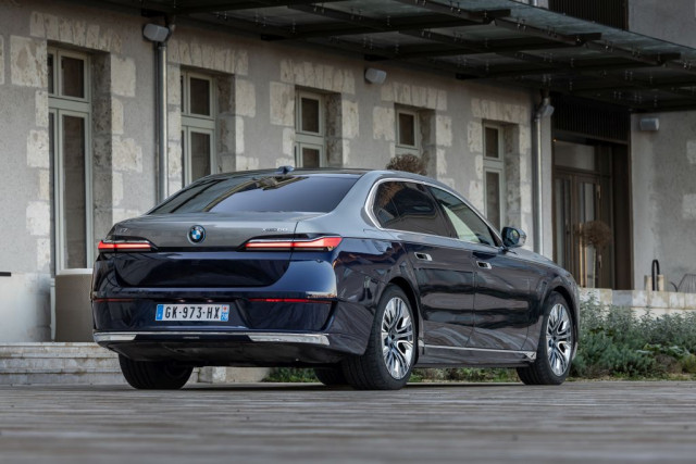 BMW i7 и 7 Series - тест драйв