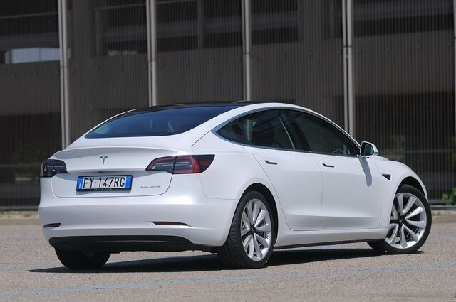 Tesla Model 3 на старо