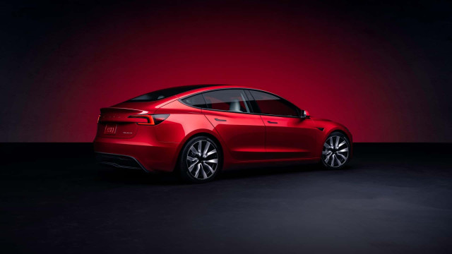 Tesla представи обновения Model 3