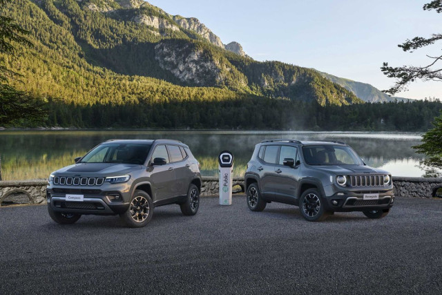 Jeep представи специални серии Compass и Renegade