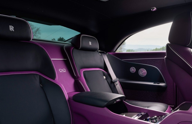 Rolls-Royce Black Badge Spectre, тест драйв