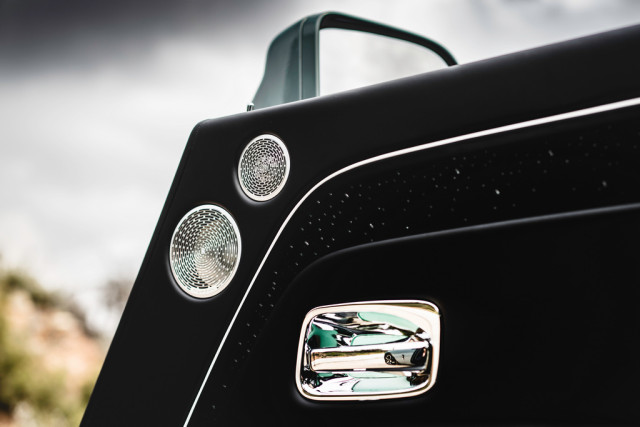 Rolls-Royce Black Badge Spectre, тест драйв