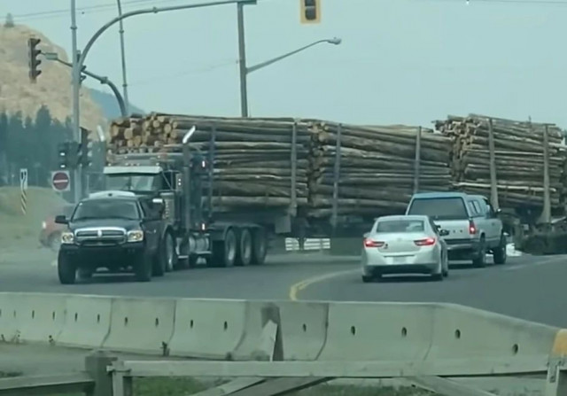 Ram, пикап, камион с дърва