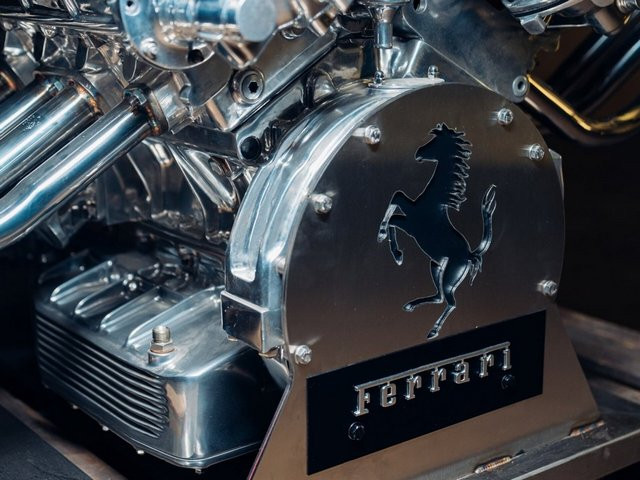 Маса от двигател Ferrari V12-2.jpg