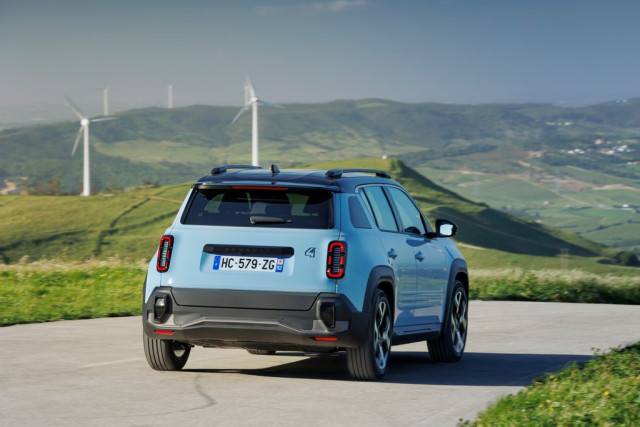 Renault 4 e-tech Electric, тест драйв