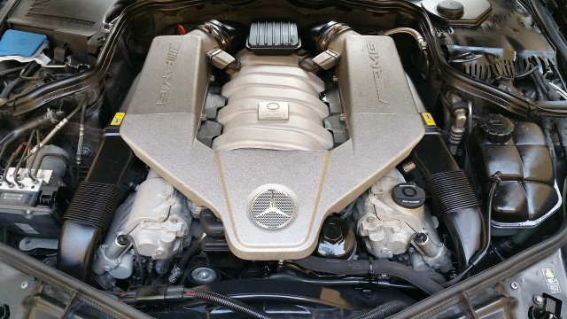 Mercedes-Benz V8