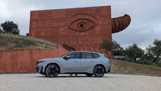 BMW iX3 50 xDrive, тест драйв