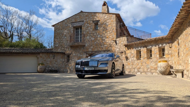 Rolls-Royce Black Badge Spectre, тест драйв