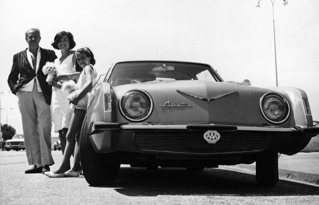 Studebaker Avanti, Реймънд Лоуи 