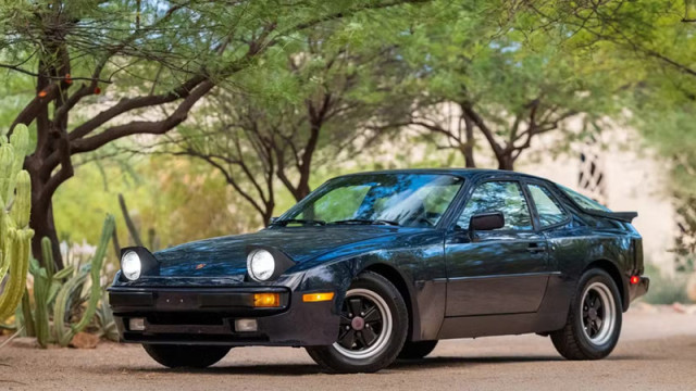 Porsche 944