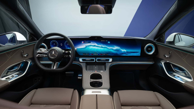 Мercedes C-Class EQ