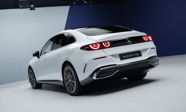 Мercedes C-Class EQ