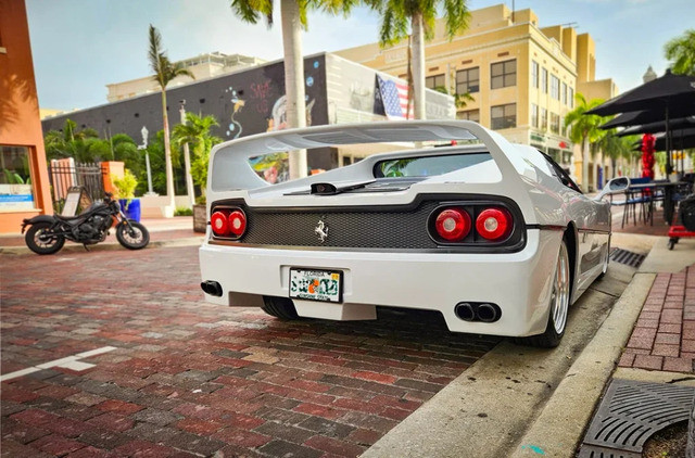 фалшиво Ferrari F50